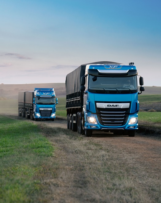 Novo DAF XF Brasil na estrada de chão